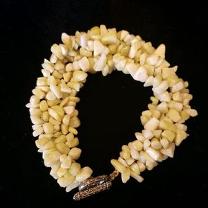 🌻Natural chip gem stone bracelet.